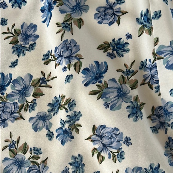 Floral Blue and White Midi Dress- M - Picture 9 of 9